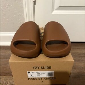 Authentic Adidas Yeezy Slide - Color Flax